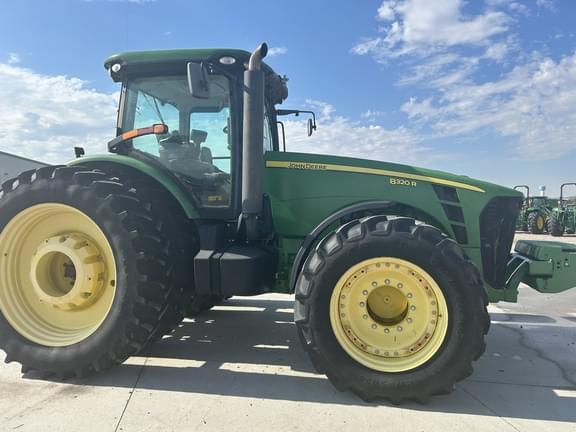 Image of John Deere 8320R equipment image 3