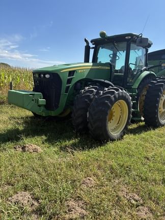 2010 John Deere 8320R Equipment Image0