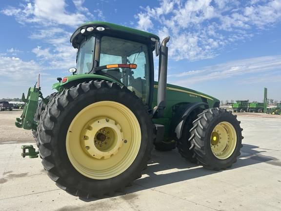 Image of John Deere 8320R equipment image 4