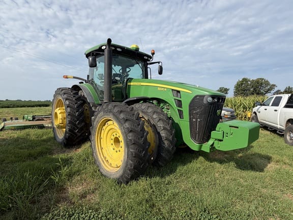 2010 John Deere 8320R Equipment Image0