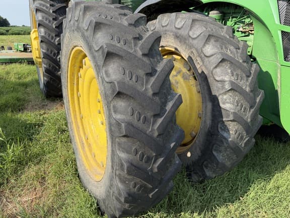 Image of John Deere 8320R equipment image 2