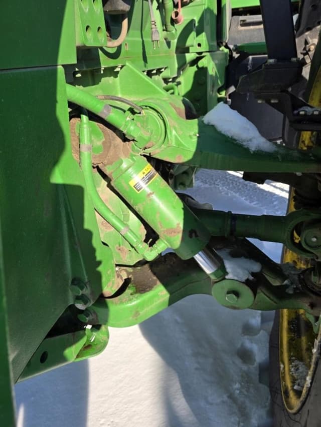 Image of John Deere 8320R equipment image 4
