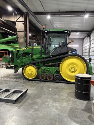 Image of John Deere 8320RT equipment image 1