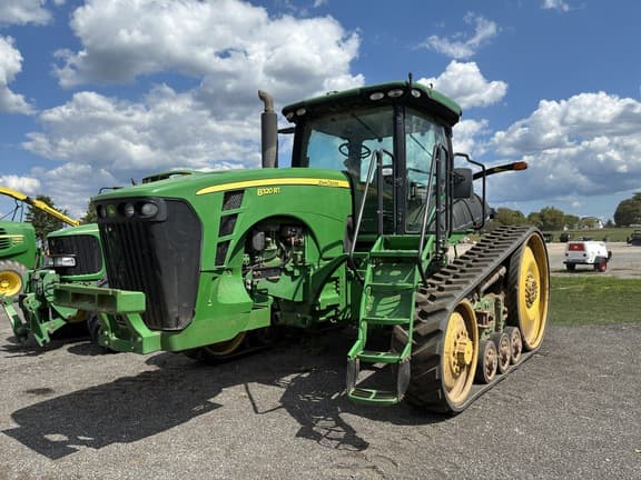 Image of John Deere 8320RT equipment image 3