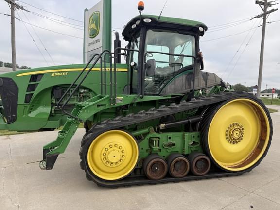 Image of John Deere 8320RT equipment image 1