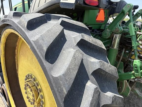 Image of John Deere 8320RT equipment image 4