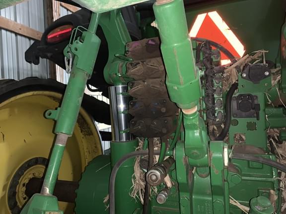 Image of John Deere 8320RT equipment image 4