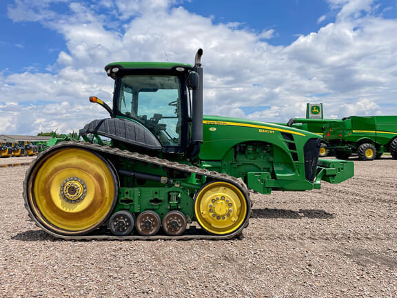 Image of John Deere 8320RT equipment image 3