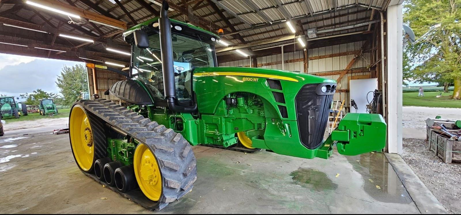 2010 John Deere 8320RT Equipment Image0