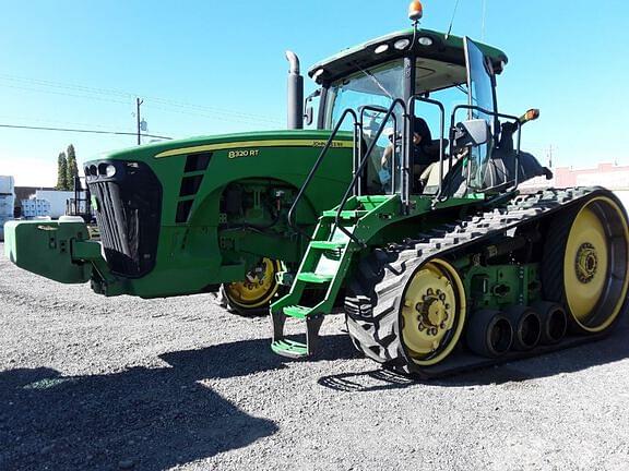 Image of John Deere 8320RT equipment image 4