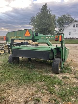 Image of John Deere 835 equipment image 3