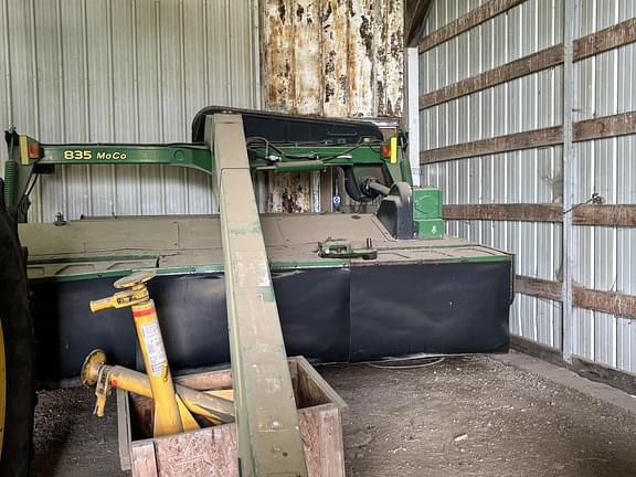 Image of John Deere 835 Primary image