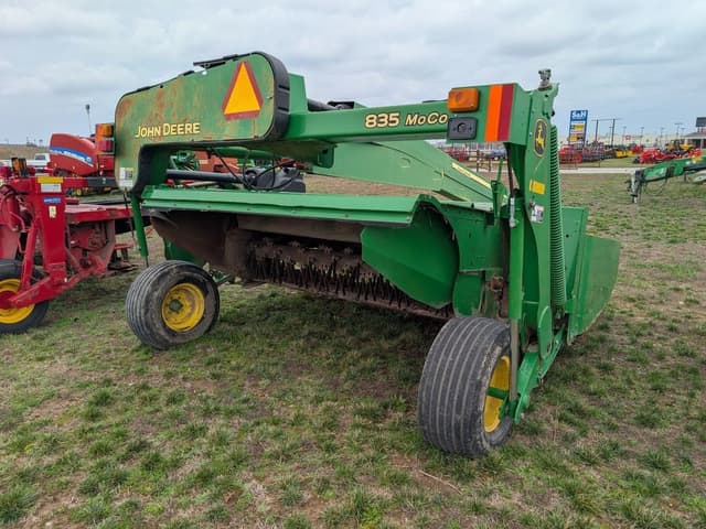 Image of John Deere 835 equipment image 2