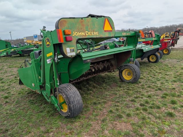 Image of John Deere 835 equipment image 1