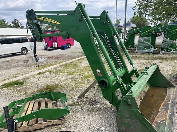 Image of John Deere 843 equipment image 4