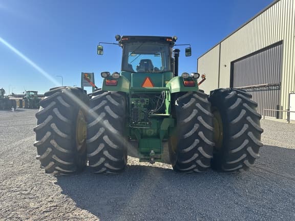 Image of John Deere 9330 equipment image 2