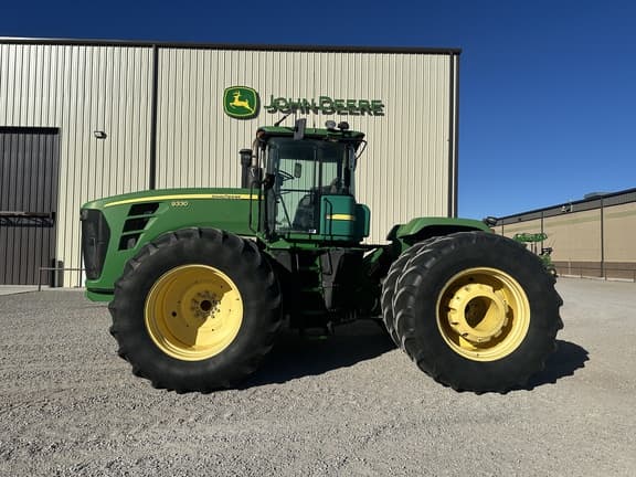 Image of John Deere 9330 equipment image 1