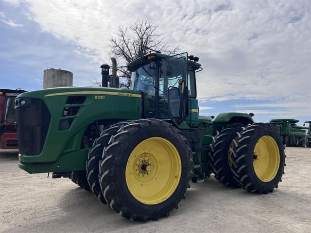 Image of John Deere 9330 equipment image 1