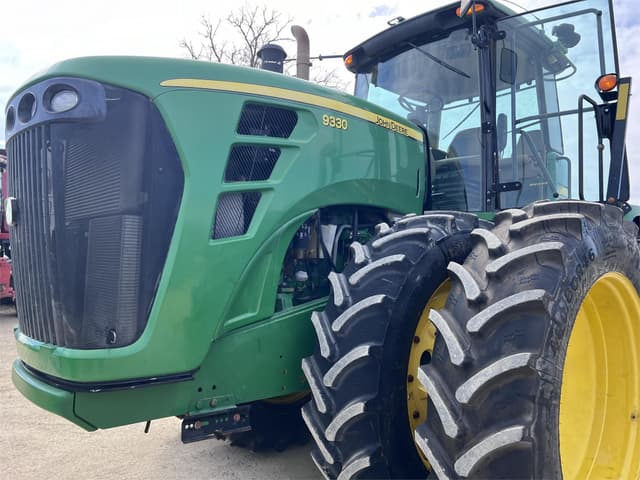 Image of John Deere 9330 equipment image 2
