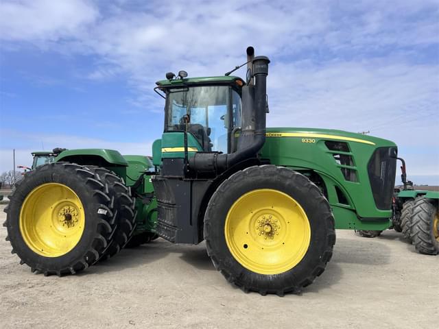Image of John Deere 9330 equipment image 3