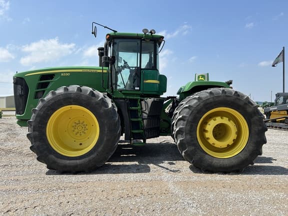 Image of John Deere 9330 equipment image 1