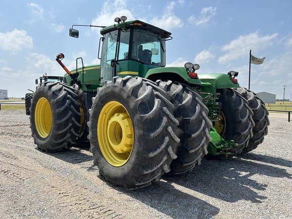 Image of John Deere 9330 equipment image 2