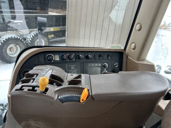 Image of John Deere 9330 equipment image 4