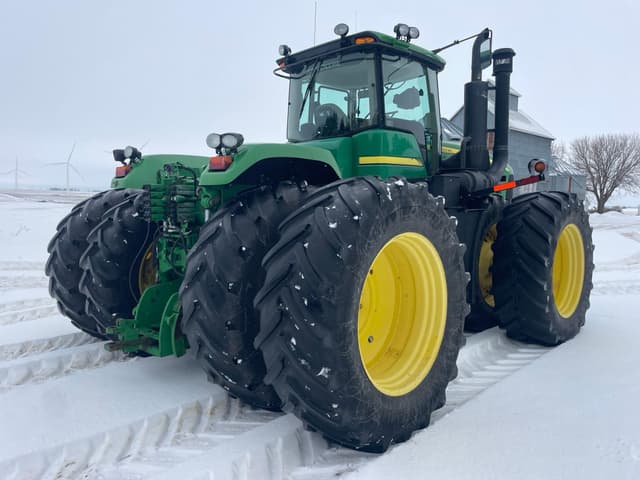 Image of John Deere 9330 equipment image 3