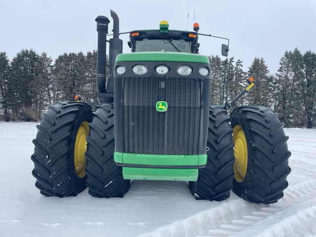 Image of John Deere 9330 equipment image 1