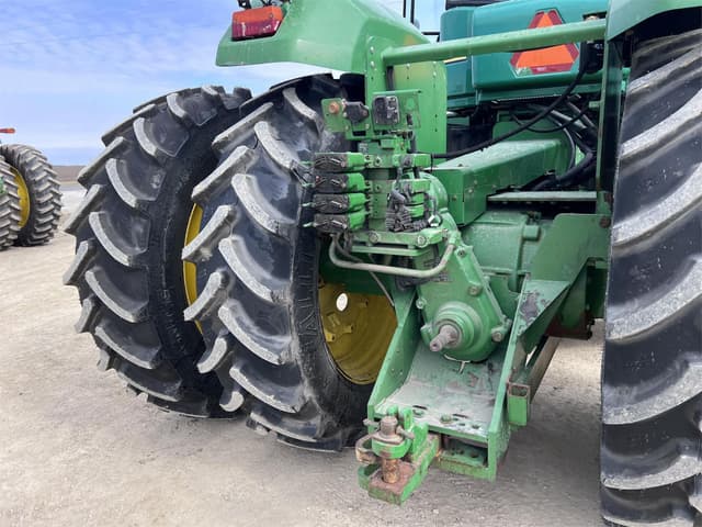 Image of John Deere 9330 equipment image 1