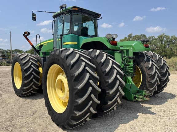 Image of John Deere 9330 equipment image 3
