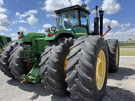 Image of John Deere 9330 equipment image 3