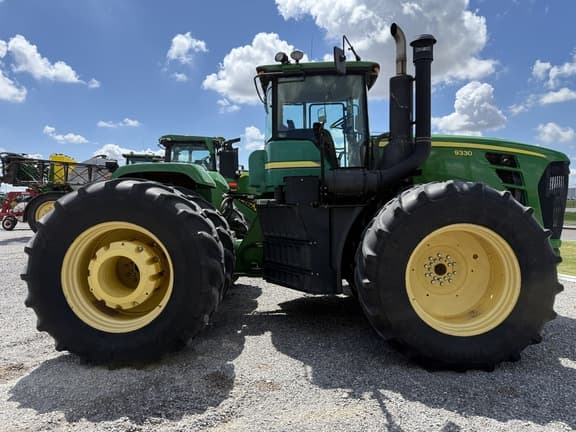 Image of John Deere 9330 equipment image 4