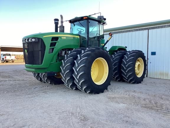 Image of John Deere 9330 equipment image 2