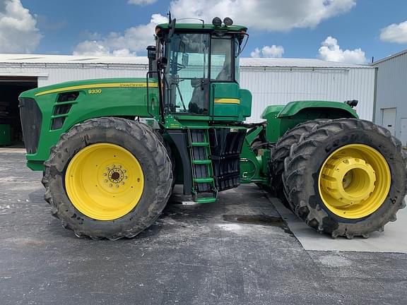 Image of John Deere 9330 equipment image 1