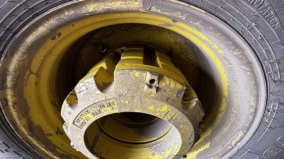 Image of John Deere 9330 equipment image 4