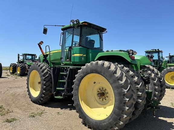 Image of John Deere 9330 equipment image 1