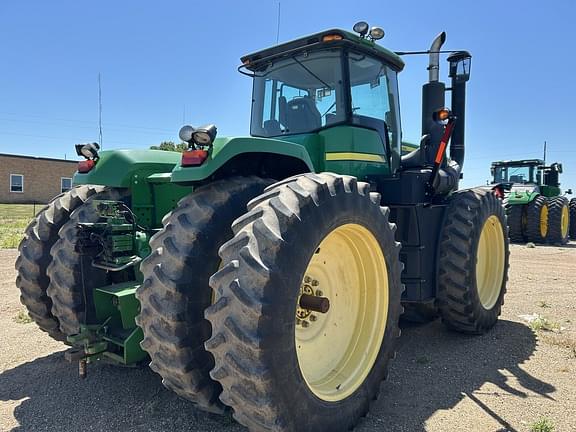 Image of John Deere 9330 equipment image 2