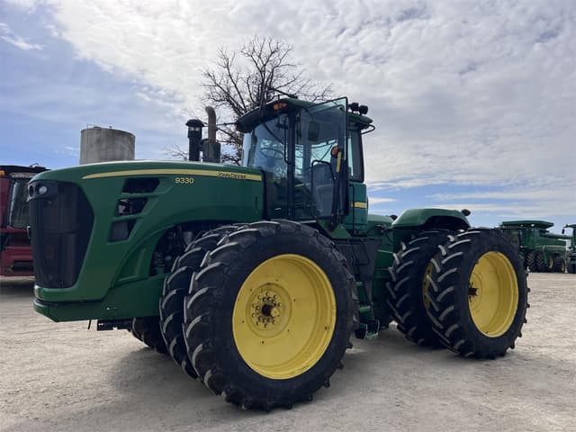 Image of John Deere 9330 equipment image 1