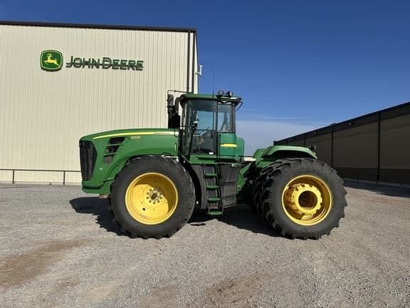 Image of John Deere 9330 equipment image 1
