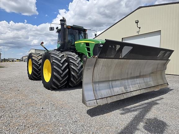 Image of John Deere 9330 equipment image 1