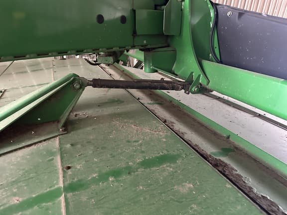 Image of John Deere 946 equipment image 3