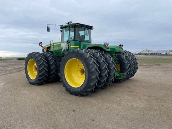 Image of John Deere 9530 equipment image 2