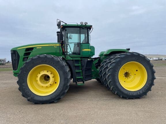 Image of John Deere 9530 equipment image 1