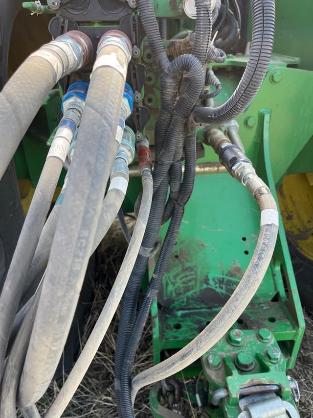 Image of John Deere 9530 equipment image 3