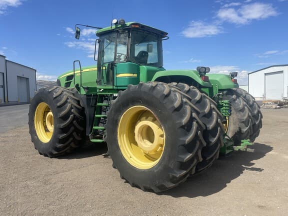 Image of John Deere 9530 equipment image 2