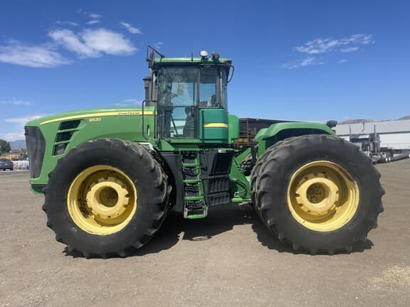 Image of John Deere 9530 equipment image 1