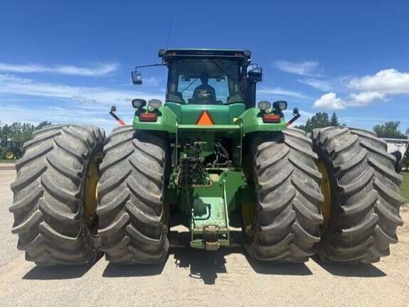 Image of John Deere 9530 equipment image 1