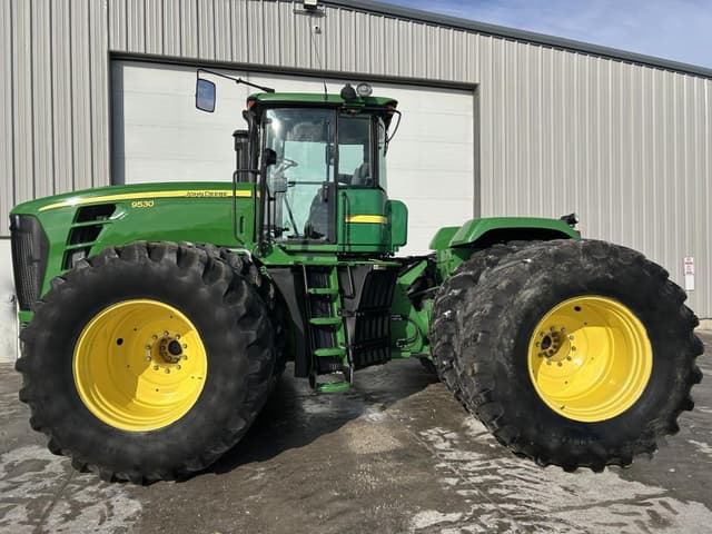 Image of John Deere 9530 equipment image 2