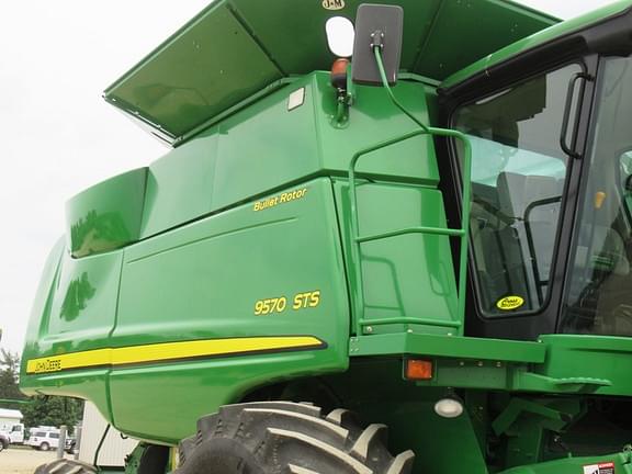 Image of John Deere 9570 STS equipment image 2